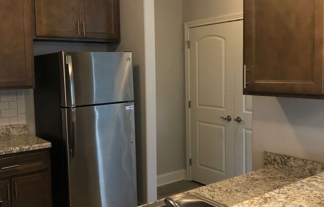 2 beds, 2 baths, 1,074 sqft, $905, Unit 39