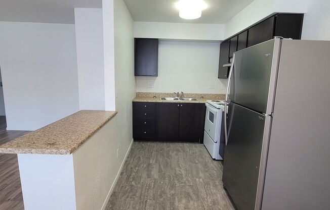 1 bed, 1 bath, 680 sqft, $995, Unit B24