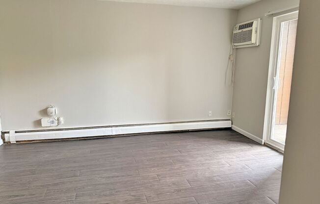 1 bed, 1 bath, 560 sqft, $825, Unit 725-02