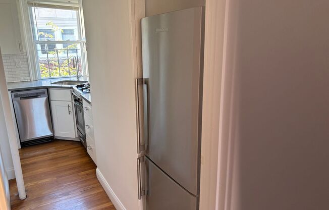 2 beds, 1 bath, 524 sqft, $2,100, Unit 109 Summer #414