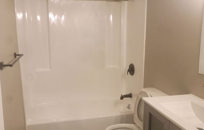 2 beds, 2 baths, $1,599