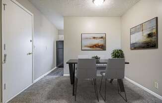 Omaha, NE Maple Ridge Apartments. A dining room with a table and chairs