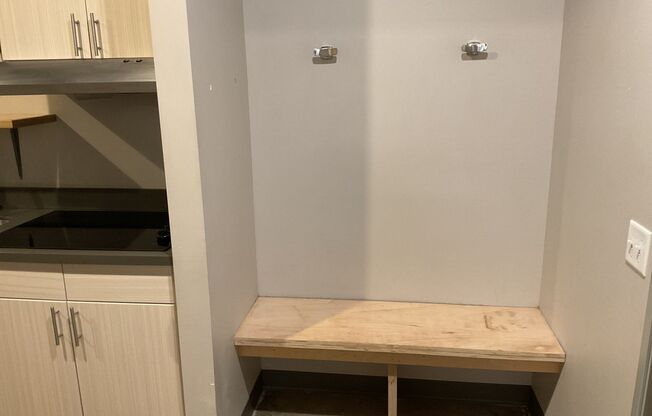 Studio, 1 bath, 548 sqft, $1,295, Unit B05