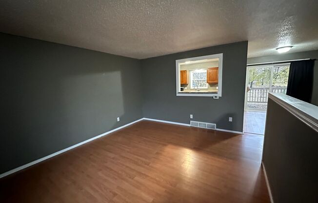 2 beds, 1 bath, 1,000 sqft, $1,050, Unit 248 Grand Blvd.