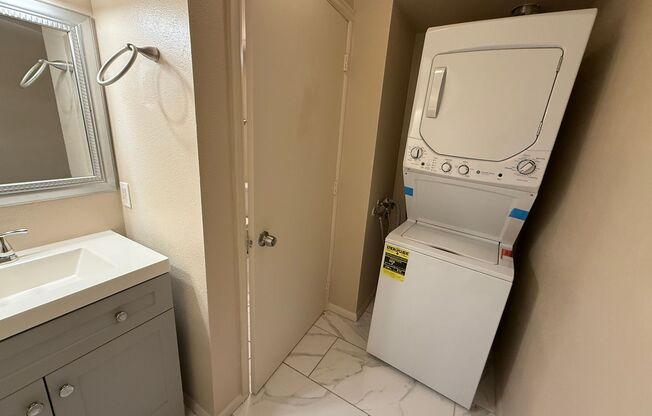 Charming 2 Bedroom Apartment with Balcony & Easy Access to HWY 285
