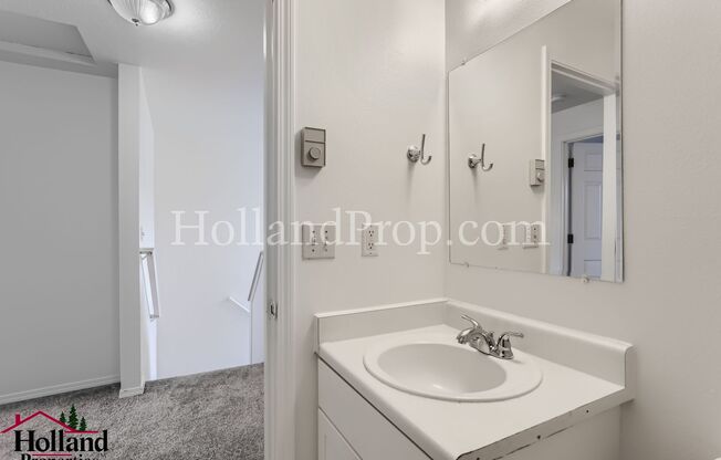 3 beds, 1.5 baths, 836 sqft, $1,595, Unit Unit C