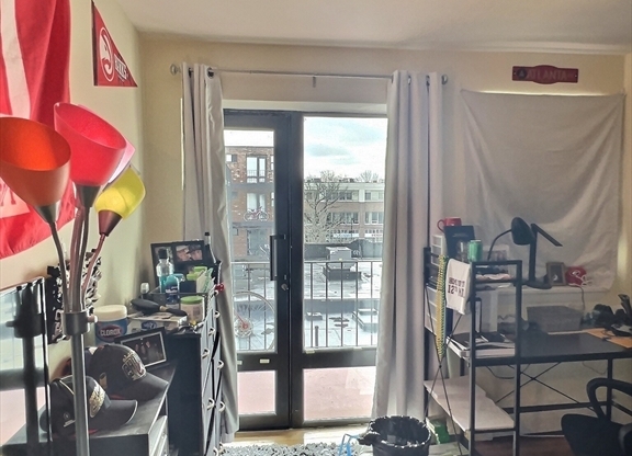 2 beds, 1 bath, 999 sqft, $3,600, Unit 27