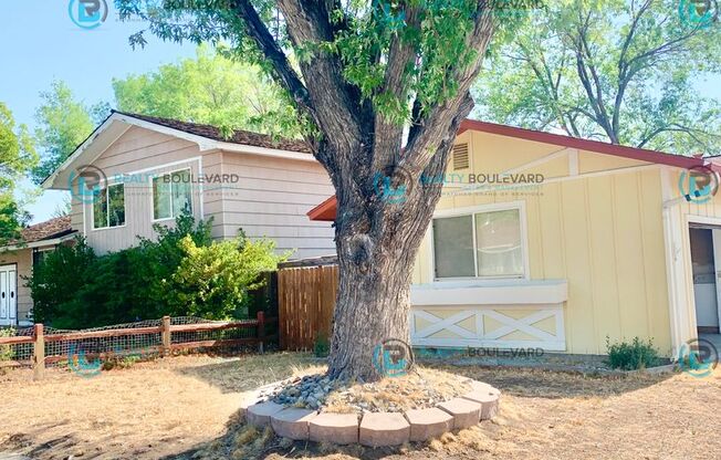 Charming 3-Bedroom Home Near McCarran – Great Layout & Backyard Patio!