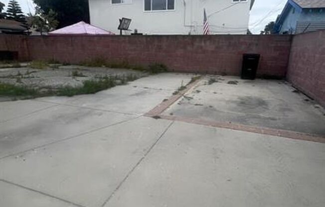 1100 West 39th Place 1