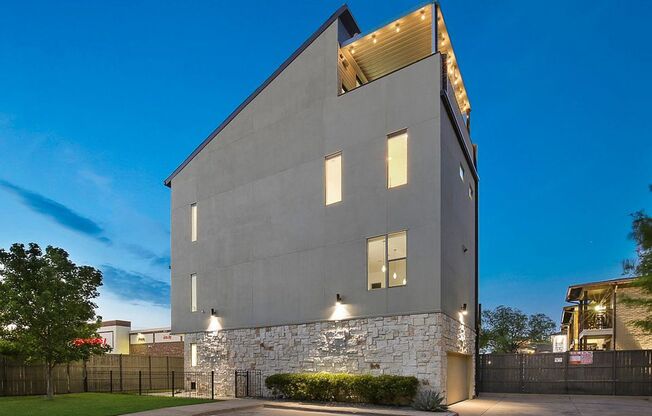 1600 N HASKELL /HOA