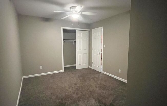 2 beds, 1 bath, 600 sqft, $699, Unit 725 East McNeil Unit 5