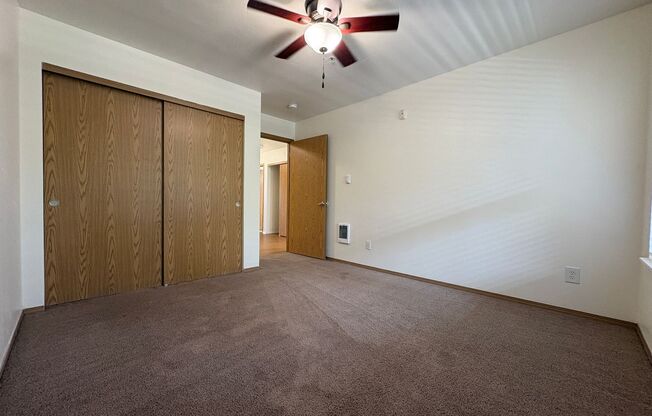 3 beds, 2 baths, 1,193 sqft, $1,900, Unit 354-3006