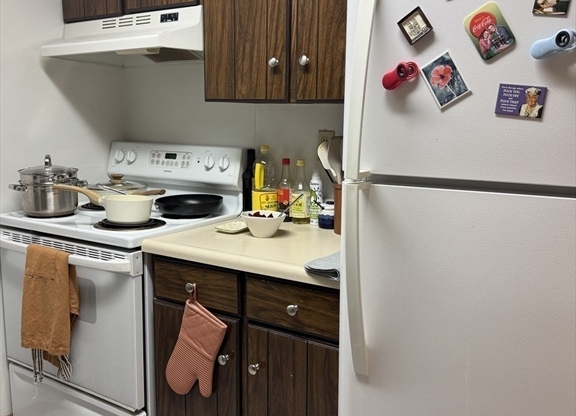 1 bed, 1 bath, 800 sqft, $2,400, Unit 307