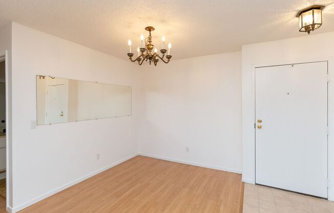 !!! CHARMING 2/2 CONDO WITH 2 CAR GARAGE IN PRIME SAN CALROS LOCATION , PET FRIENDLY !!!