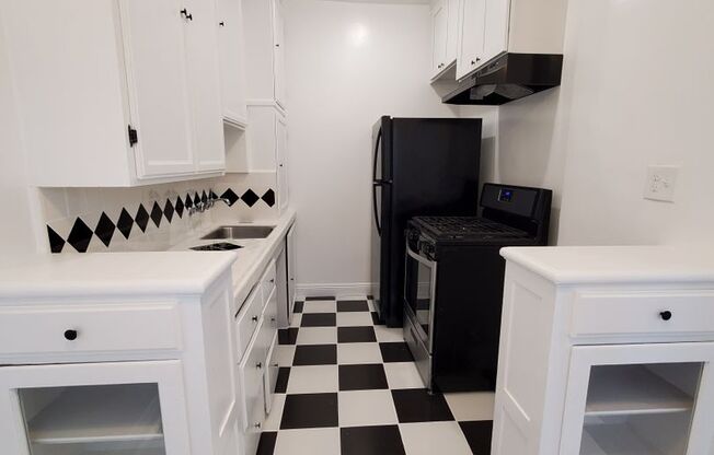 Studio, 1 bath, 470 sqft, $1,700, Unit 106