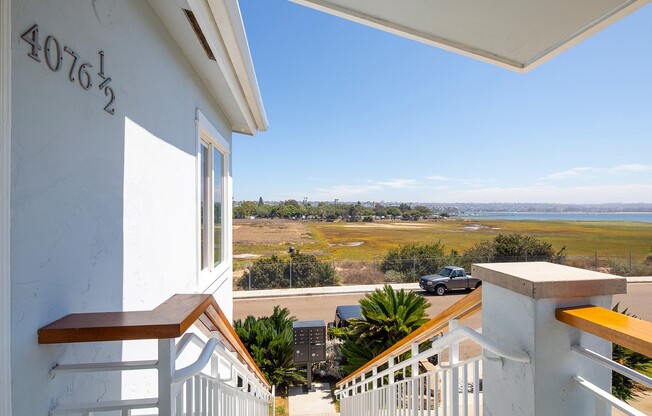 Stunning 2 Bed/1 Bath With Bay Views In Crown Point *W/D in Unit*