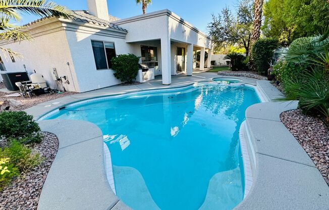 1 STORY RHODES RANCH HOME AVAILABLE 3 BR, 2.5 BA WITH A PRIVATE POOL AND GRANITE COUNTERTOPS.