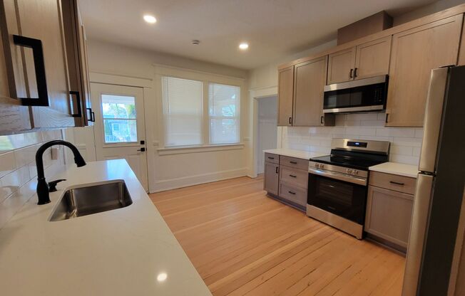 Don’t Miss This! Spacious 2 Bed, 2 Bath in North Portland