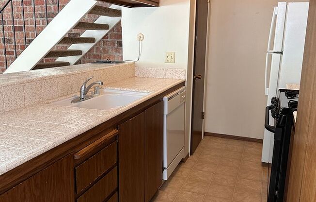 2 beds, 1 bath, $2,050