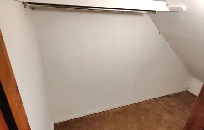 *Clean & Spacious 1BR/1BA Apartment Available in Mt. Washington*