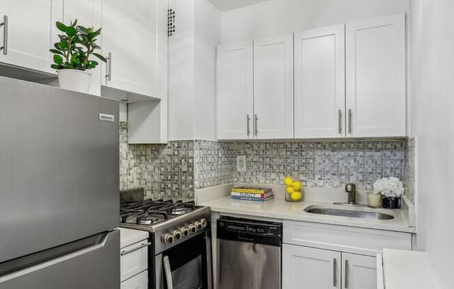 2 beds, 1 bath, $4,875, Unit 5B