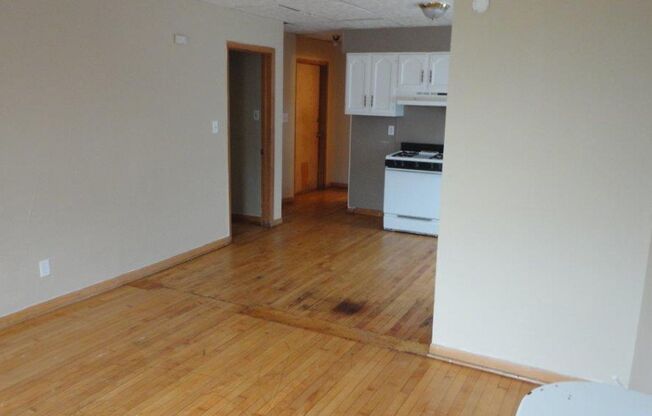 2 beds, 1 bath, $750