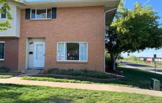 Spacious 2BR Townhome in Denver