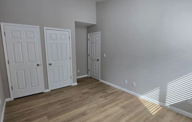 2 beds, 1.5 baths, 1,076 sqft, $1,429, Unit 048