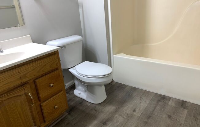 1 bed, 1 bath, $925, Unit B