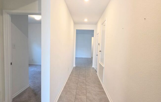 250 W FLOWING RIV DR