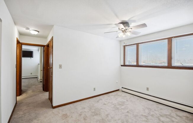 2 beds, 1 bath, 1,000 sqft, $1,350, Unit 2201-103