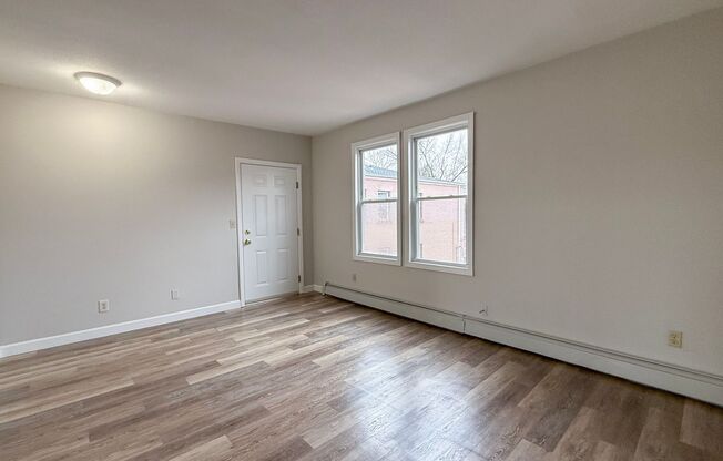 2 beds, 1 bath, 719 sqft, $1,480, Unit 6