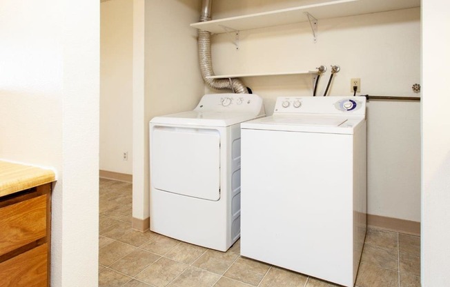 Arborpointe Apartments Laundry Room