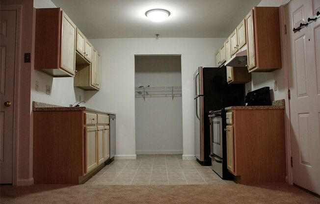 2 beds, 1 bath, 927 sqft, $1,800, Unit 633