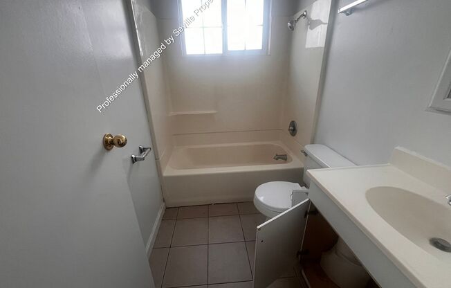 2 beds, 1 bath, $2,195, Unit D