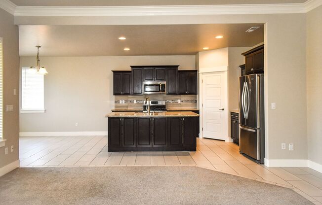 Single-Story Home in Horn Rapids Golfing Community