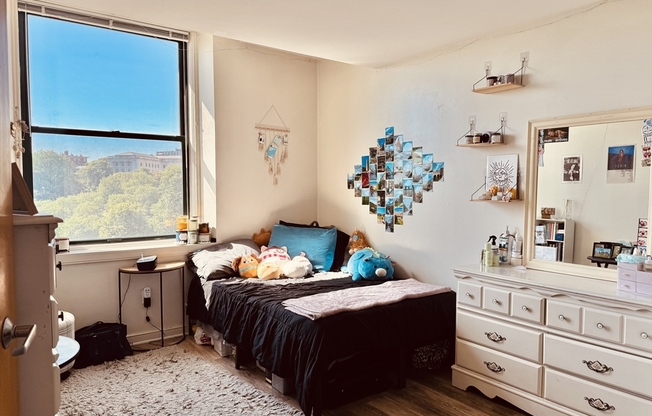 2 beds, 1 bath, 736 sqft, $3,700, Unit 6B