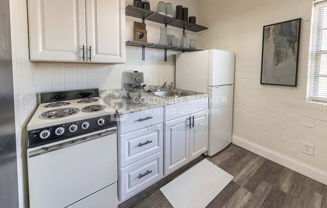 1 bed, 1 bath, 650 sqft, $680, Unit 208