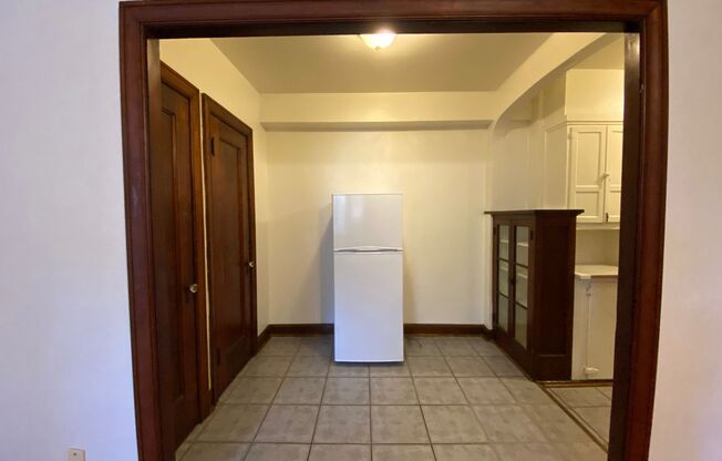 Studio, 1 bath, 400 sqft, $825, Unit 209