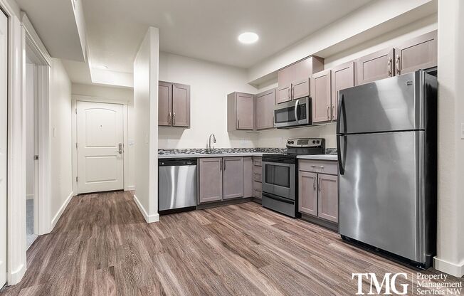 2 beds, 1.5 baths, 872 sqft, $1,750, Unit 108
