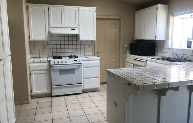 Spacious Home For RENT: 3 Bed / 2 Bath, Fenced in yard + 2 Car Garage! MOVE IN READY!