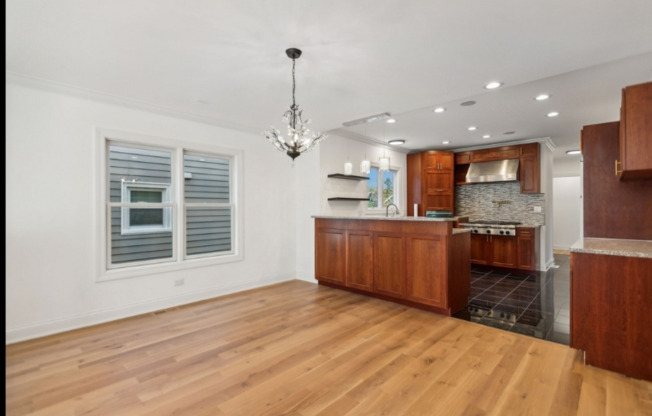 1106 ROSE AVE