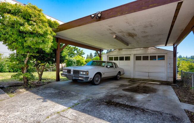 3241 - 3243 NW Market