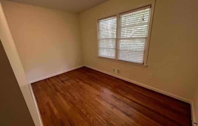 3 bed 2 bath! UPSTAIRS!!