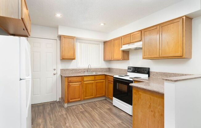 2 beds, 1 bath, 825 sqft, $1,325, Unit 13