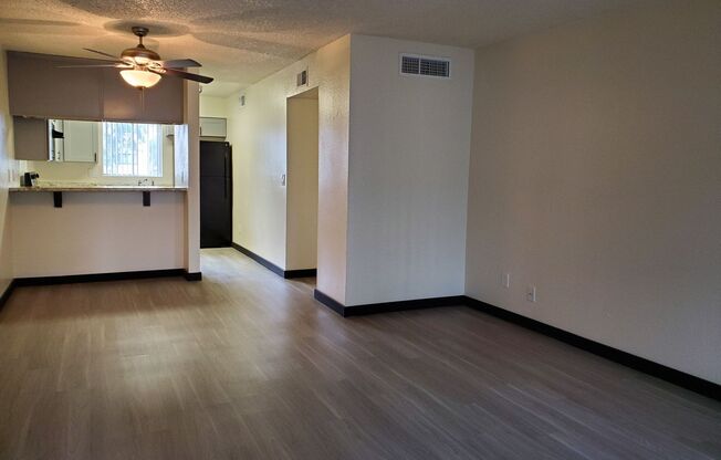 2 beds, 2 baths, 950 sqft, $1,460, Unit 201