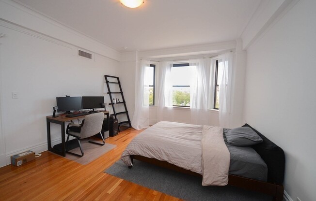 2 beds, 2 baths, 937 sqft, $5,500, Unit 63