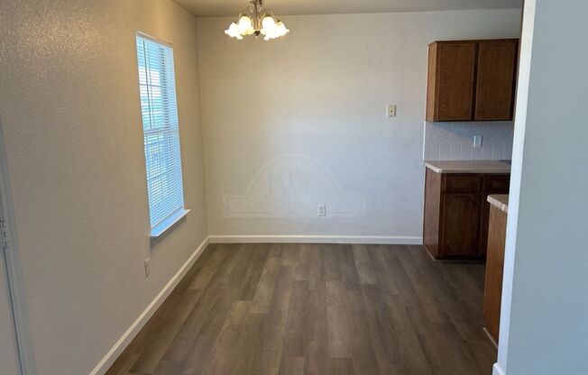 2 beds, 1 bath, $700, Unit 1304 Dugger Unit D