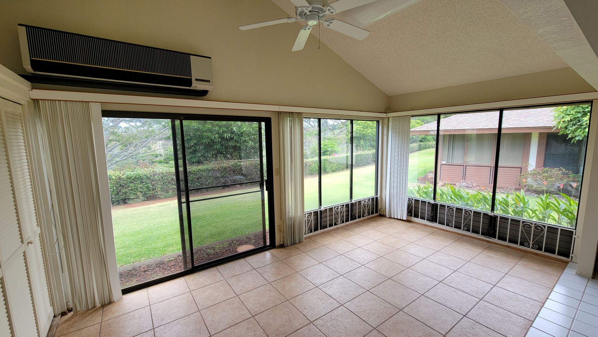 Wailuna 3 Bedroom 2 Bath Townhome w/ Single Car Garage