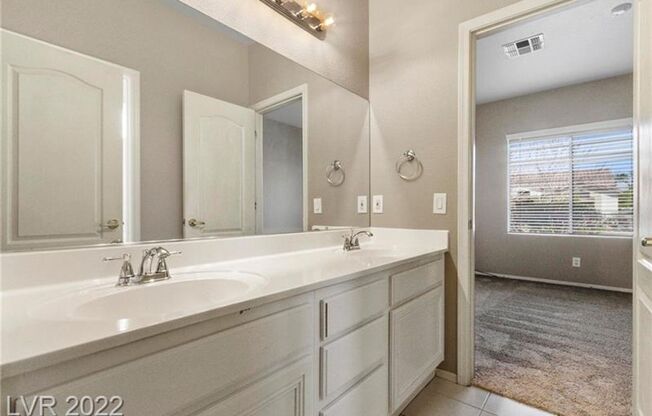 3 BR, single story home- Open floor plan